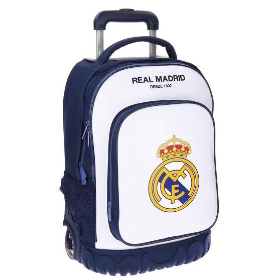 ¿Buscas una maleta especial para tu pequeño seguidor del Real Madrid? Aquí la tienes