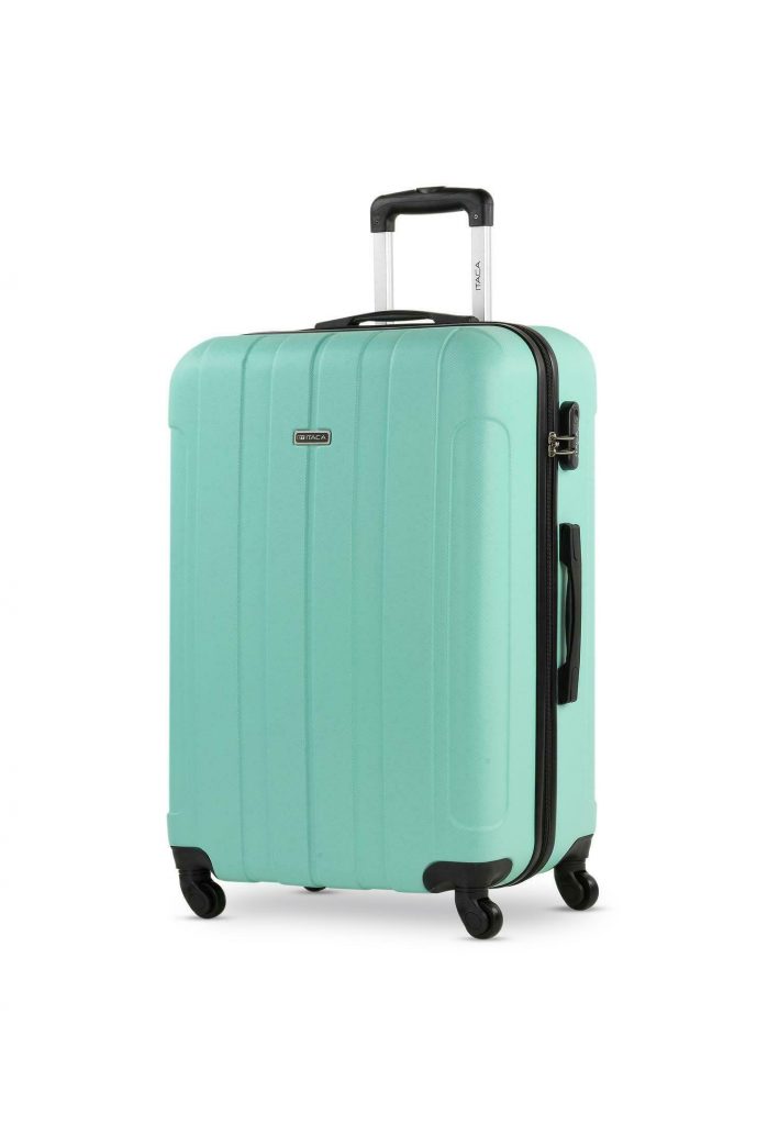 ¿La maleta azul turquesa es liviana para facilitar su transporte?